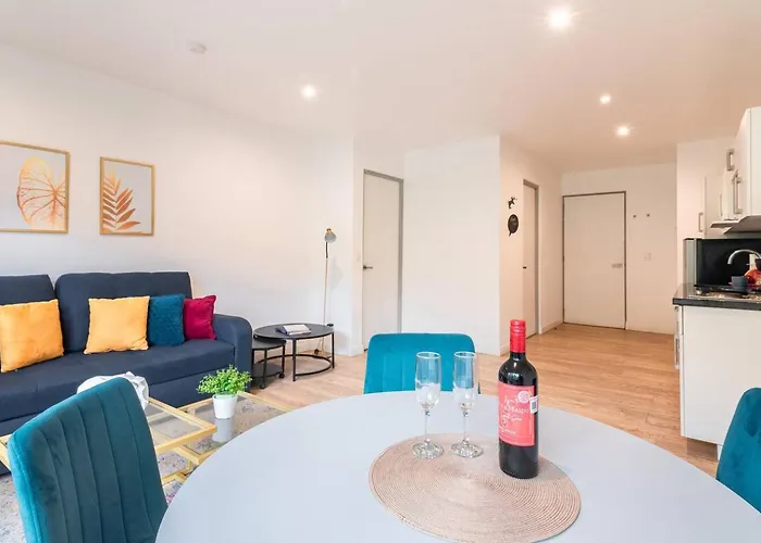 Private Balcony Rooftop Lounge Free Parking *